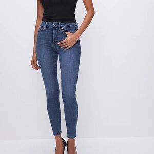 GOOD AMERICAN GOOD LEGS CROP JEANS